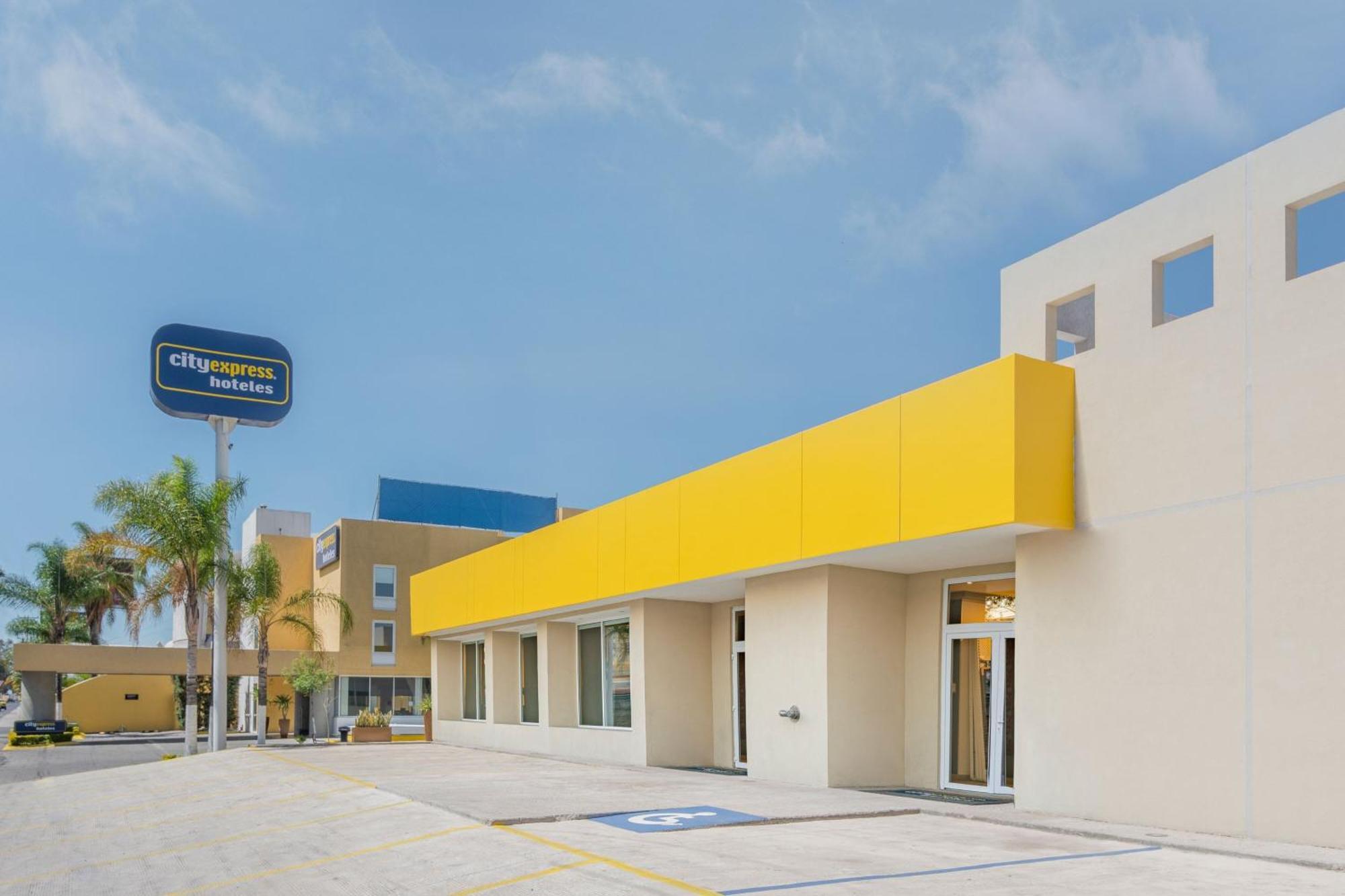 City Express By Marriott Queretaro Exterior photo